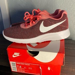 Women’s Nike Tanjun sneakers